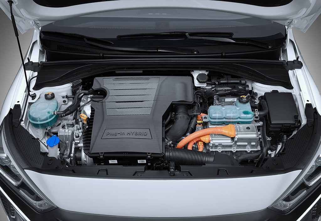 Hyundai-Ioniq-Plug-in-Hybrid—7
