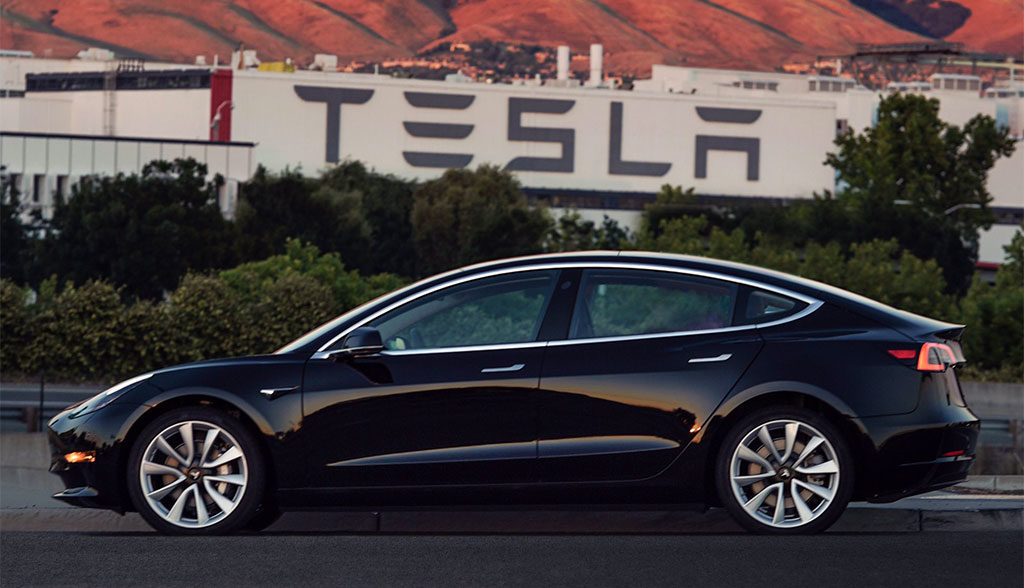 Erstes-Tesla-Model-3-Juli-9-2017