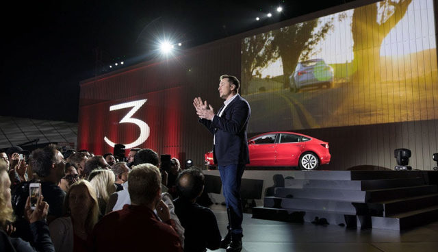 Tesla-Model-3-Praesentation-Elon-Musk-2017