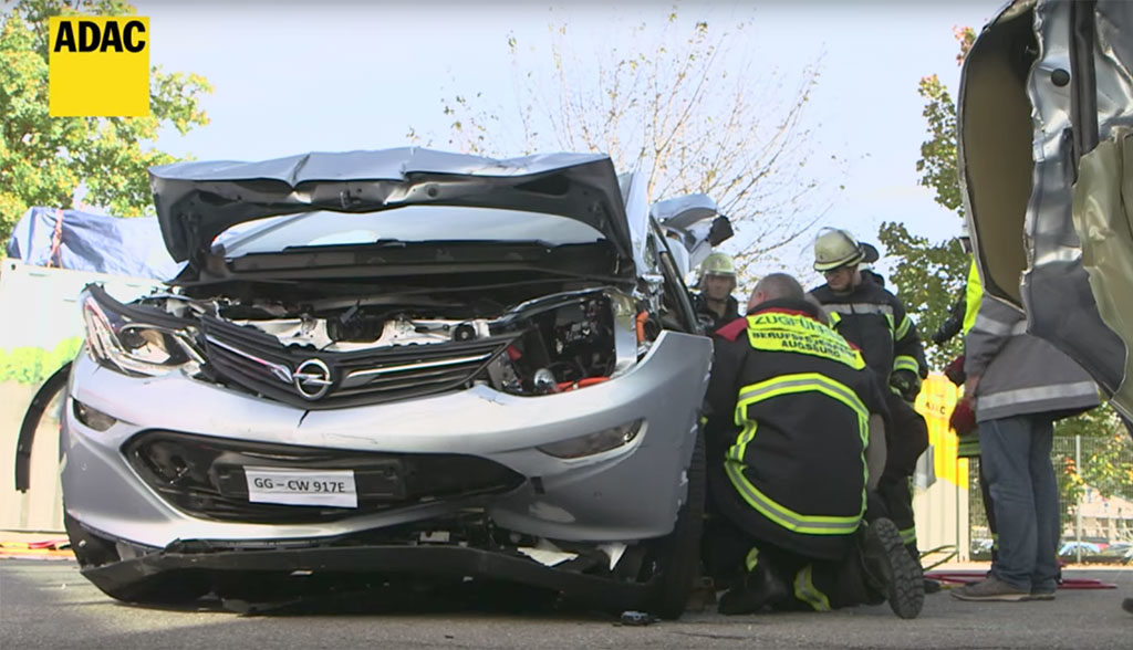 Elektroauto-Sicherheit-Unfall-Rettungskraefte