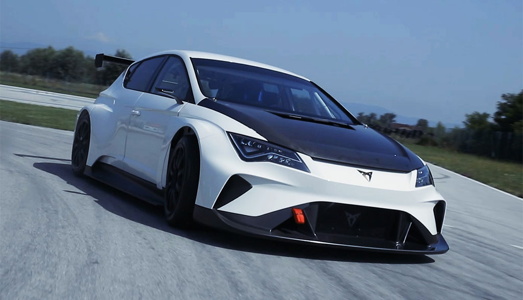 Seat: Elektroauto-Bolide e-RACER fährt mit Rimac-Technik (Video ...