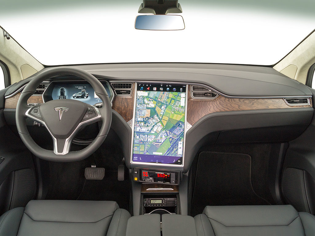 Tesla-Model-X-Taxi-Intax-2018-1
