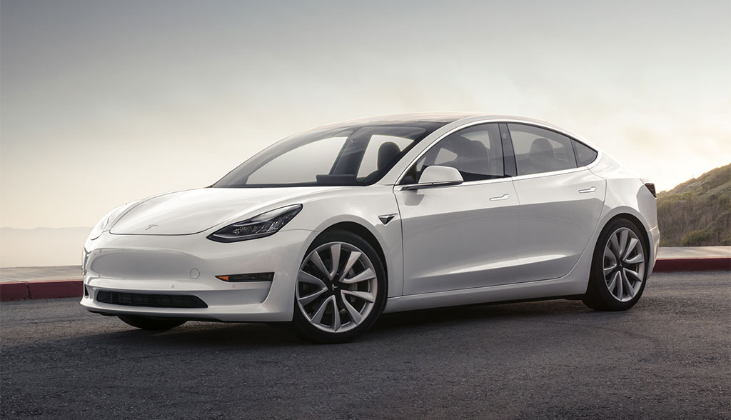 Tesla bietet neues Model 3 mit mittlerer Reichweite an 