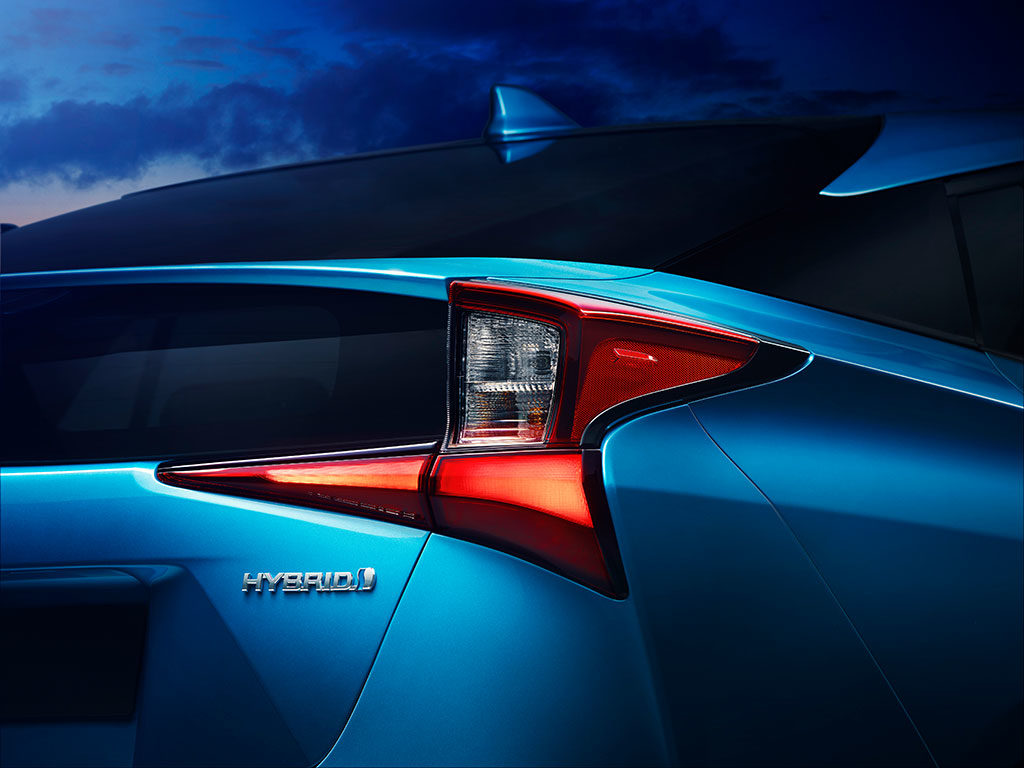 Toyota-Prius-Hybrid-AWD-i-2019-2