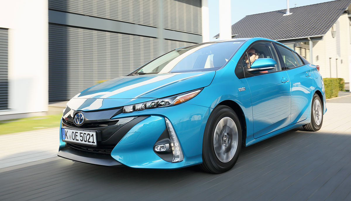 Toyota-Prius-Plug-in-Hybrid-2019