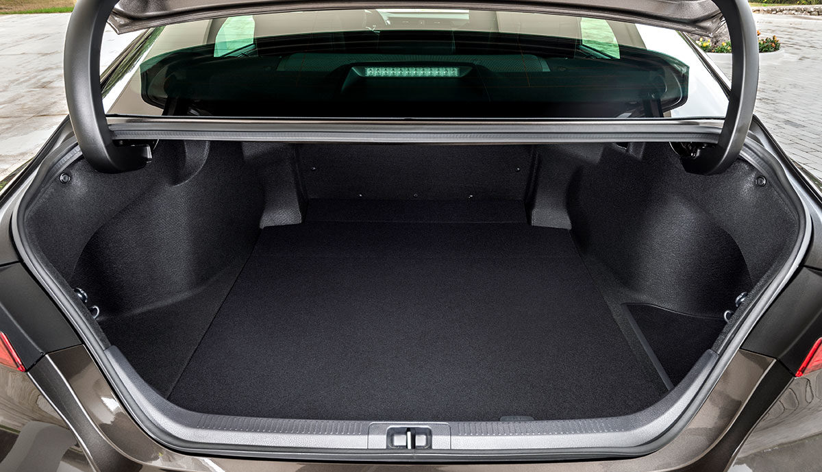 Toyota-Camry-2019-5