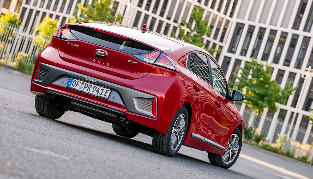 Hyundai-Ioniq-Plug-in-Hybrid–2020-4