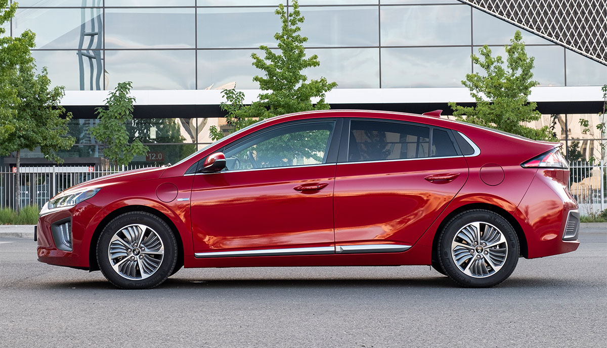 Hyundai-Ioniq-Plug-in-Hybrid–2020-7