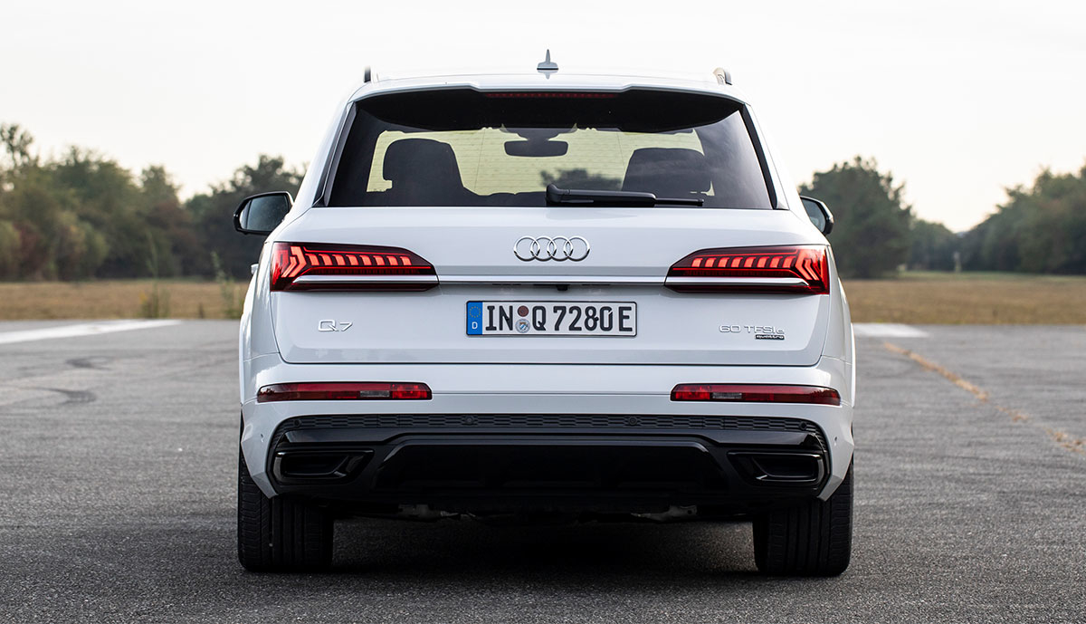 Audi-Q7-TFSI-e-2019-1