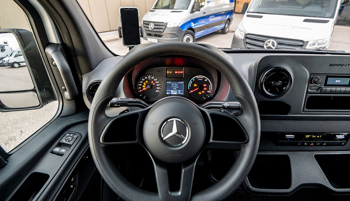 Mercedes-Benz-eSprinter-2020-3
