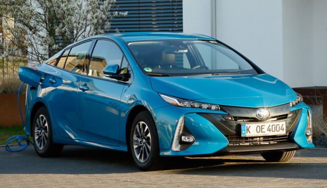Toyota-Prius-Plug-in-Hybrid-2020-5