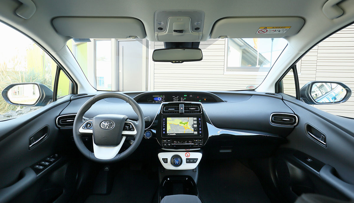 Toyota-Prius-Plug-in-Hybrid-2020-6