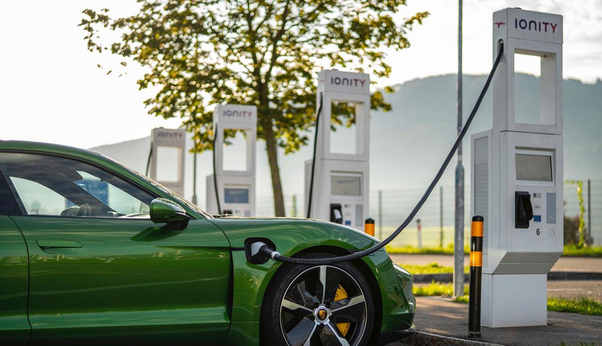 Porsche-Charging-Service-Ionity