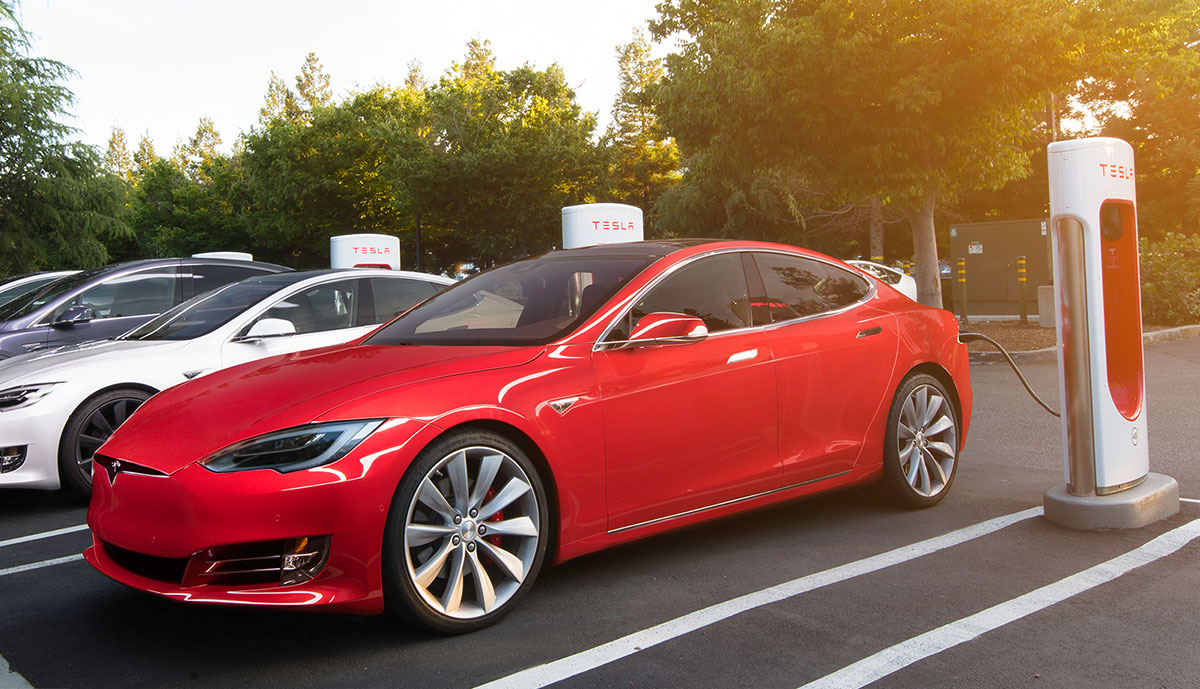Tesla weltweit größter Hersteller von E-Fahrzeugen 