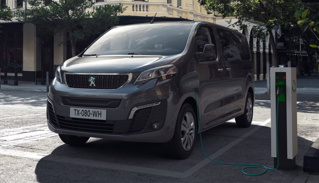 Peugeot-e-Traveller-2020-3