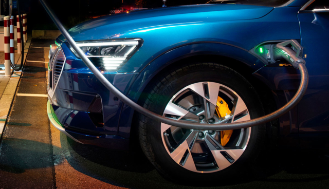 Audi-e-tron-laedt