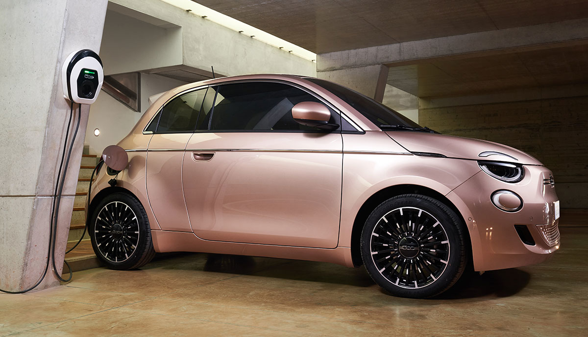 Elektrisch und praktisch  Der Fiat 500 bekommt eine dritte Tür