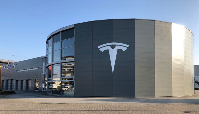 Tesla-Zentrum-Hamburg-2020-1
