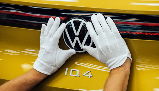 VW-ID4-Emblem-Heck