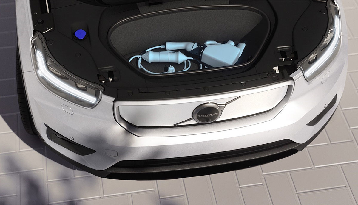 Volvo_XC40_Recharge_P8_AWD_Front
