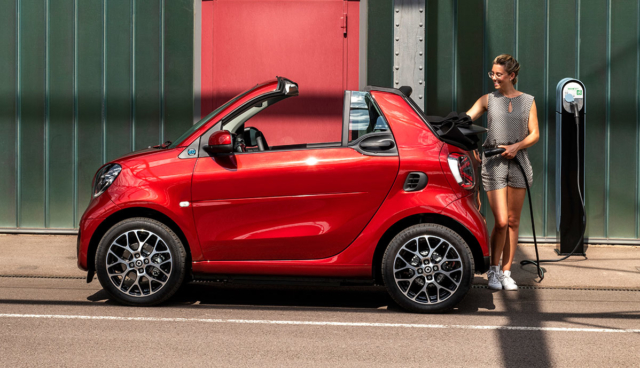 Smart-ForTwo-Cabrio-laedt