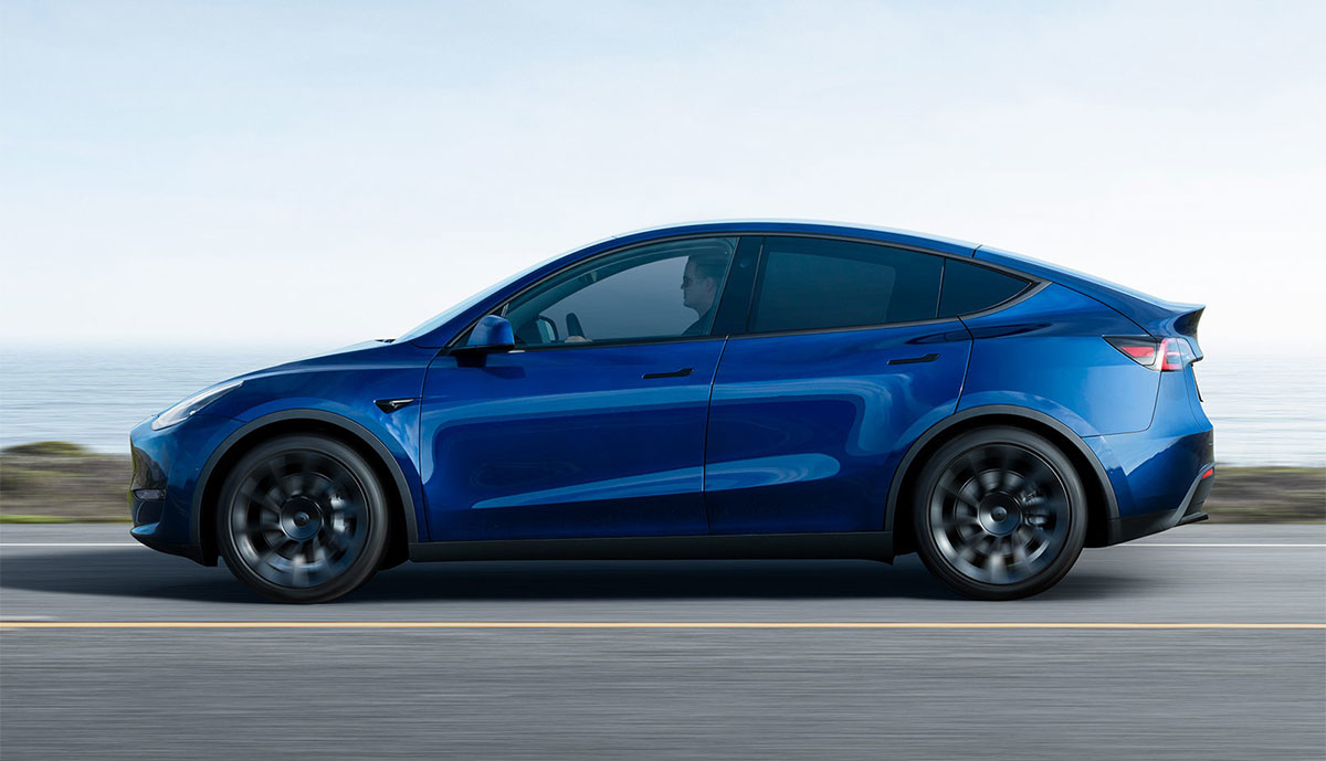 Tesla-Model-Y-Seite-blau