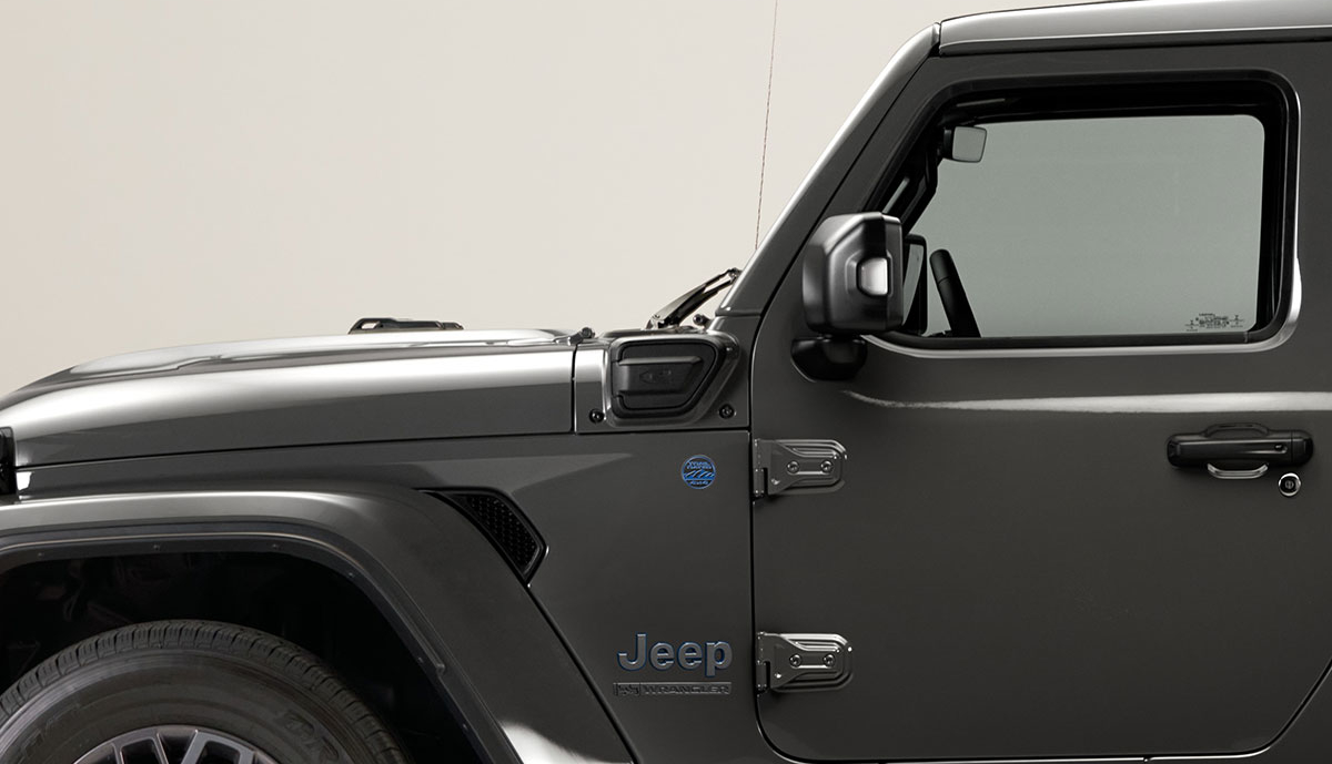 Jeep-Wrangler-4xe-Plug-in-Hybrid-First-Edition-2021-5