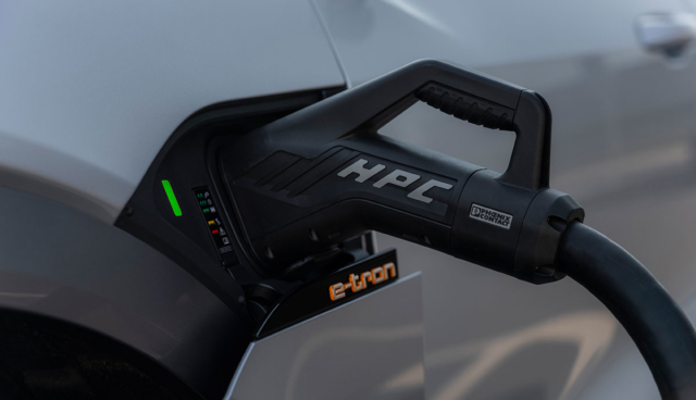 Audi-e-tron-HPC-Ladeanschluss