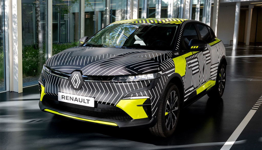 Renault Megane E-TECH Electric getarnt-2021-2