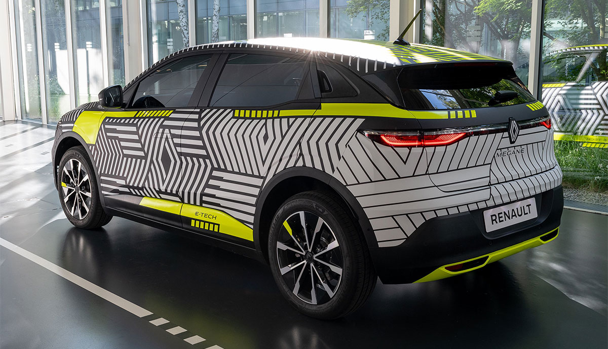 Renault Megane E-TECH Electric getarnt-2021-4