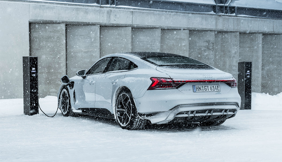Audi-e-tron-GT-Winter-Ladestation
