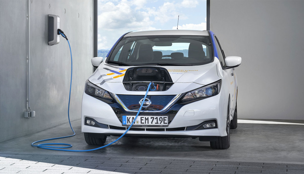 E-Mobility-Chaussee_Nissan_LEAF