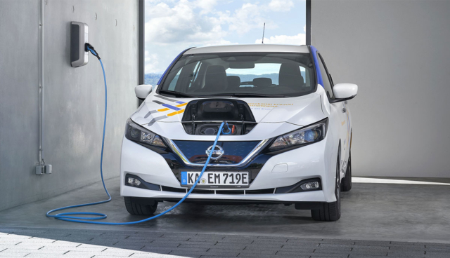 E-Mobility-Chaussee_Nissan_LEAF