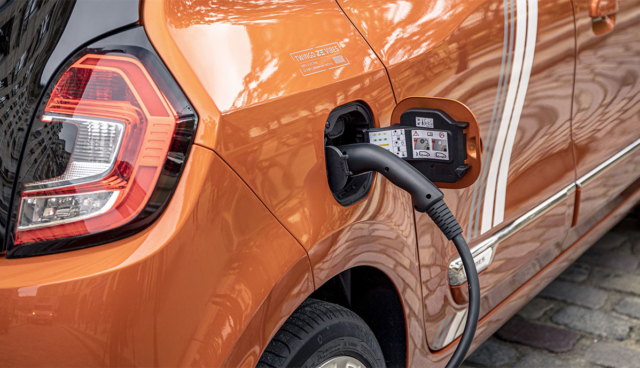 Renault-Twingo-Electric-laedt