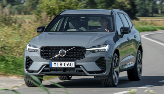 Volvo-XC60-Plug-in-Hybrid-2021-2