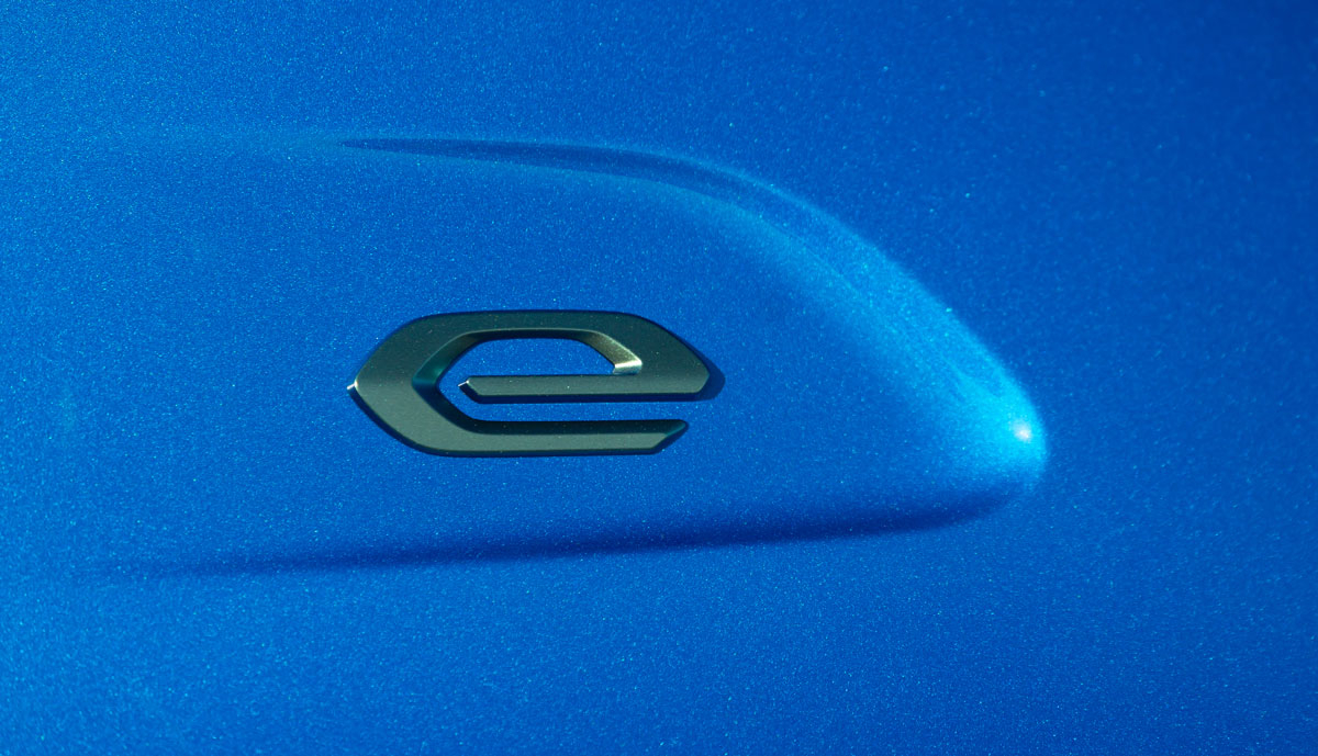 Peugeot-e-208-Emblem