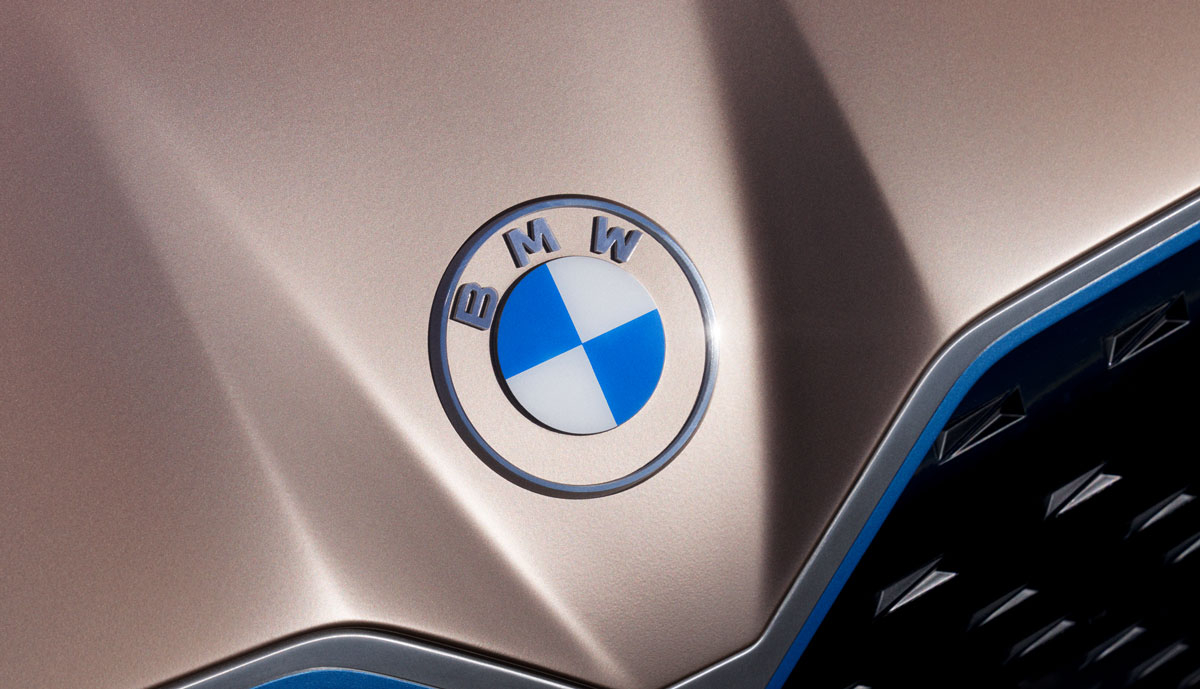 BMW-i4-Concept-Emblem