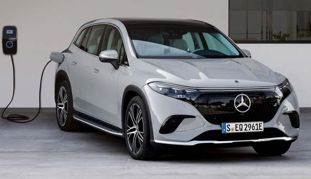 Mercedes-EQS-SUV-2022-8