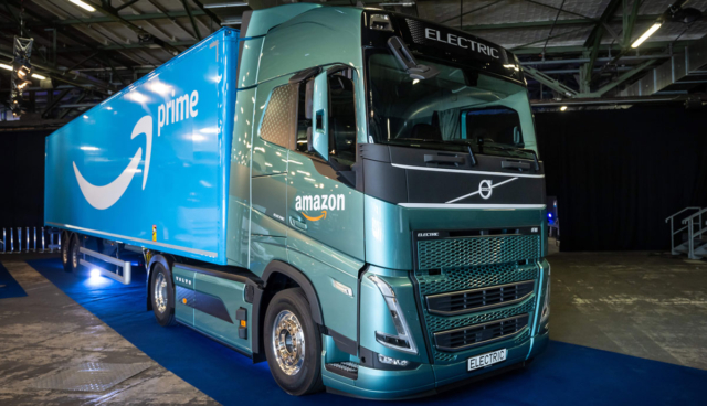 Volvo_Amazon_Truck_1