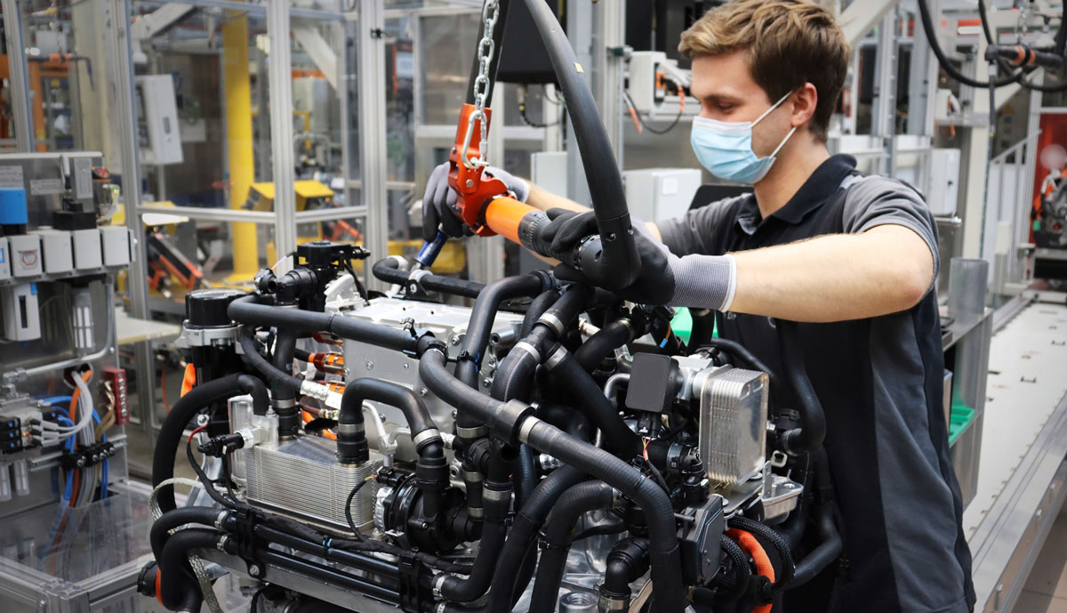 Mercedes richtet Produktionsnetzwerk weiter auf E-Autos aus 