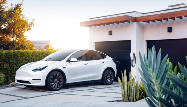 Tesla-Model-Y-HomeCharging-2