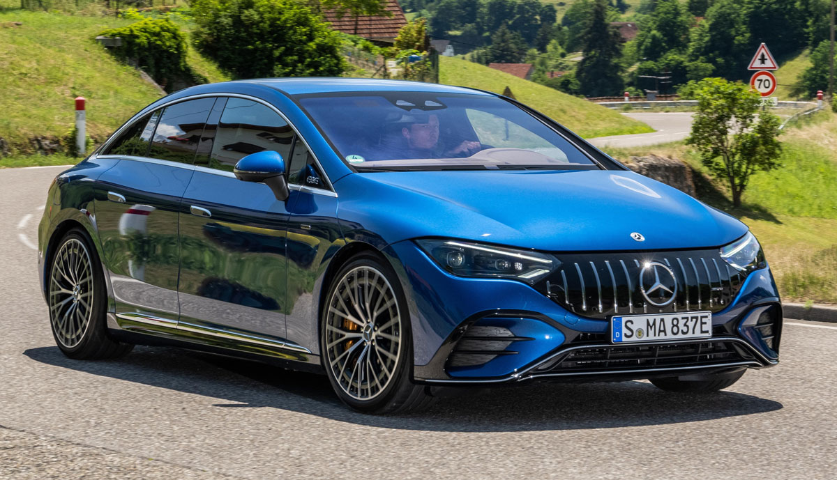 Mercedes-EQE-blau