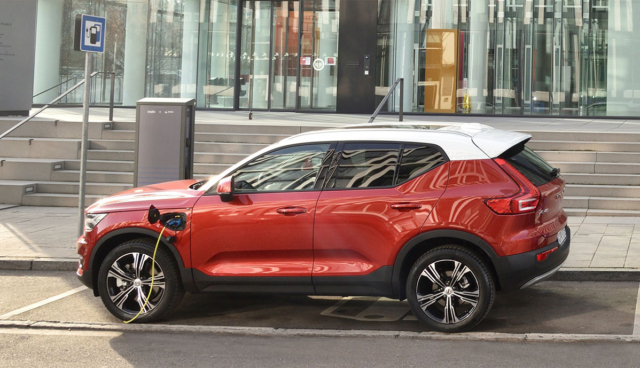 Volvo-XC40-laedt