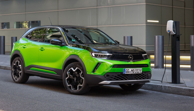 Opel-Mokka-e-an-Ladestation