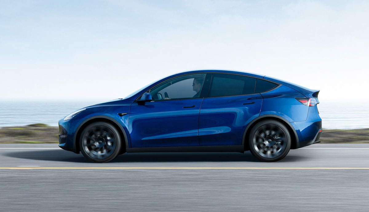 Tesla-Model-Y-blau