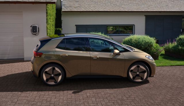VW-ID3-2023-laedt