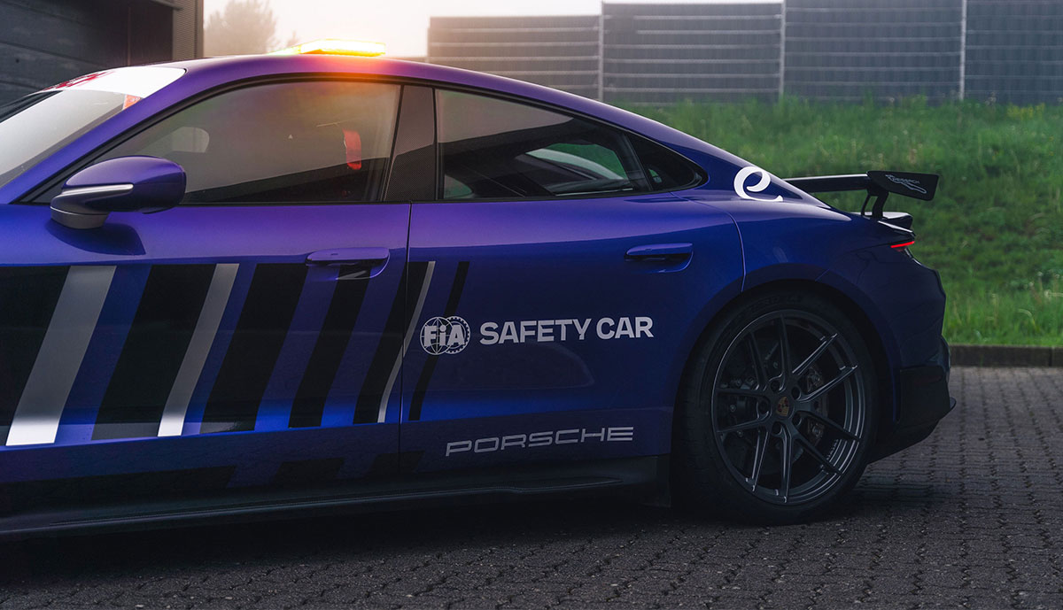 Porsche-Taycan-Safety-Car-Formel-E-2024-4