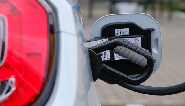 Twingo-Electric-Ladeanschluss