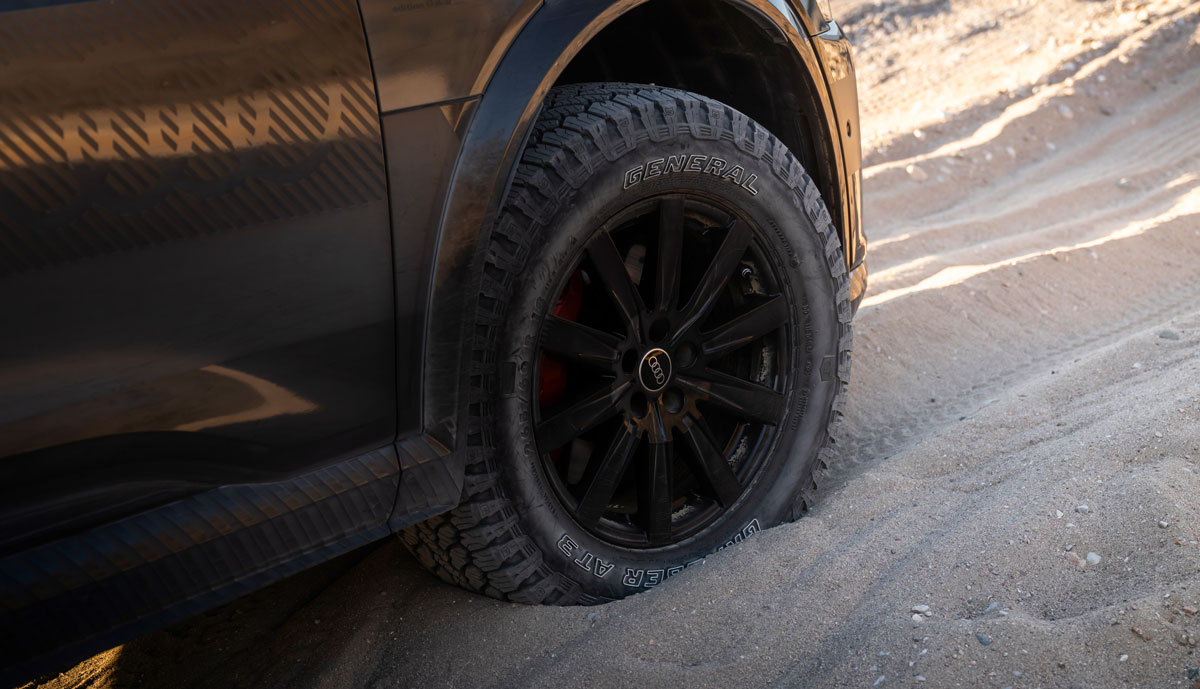 Audi-Q8-e-tron-Dakar