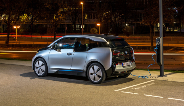 BMW-i3-laedt